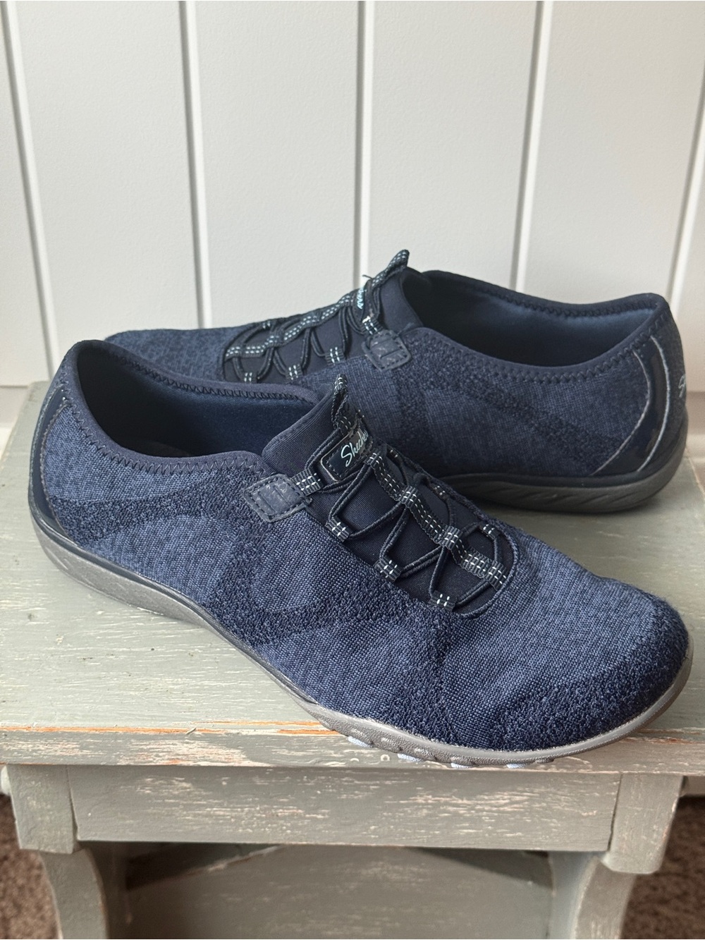 Skechers Women's Breathe-Easy Slip-on Sneakers Navy Blue Knit Fabric Size 8.5